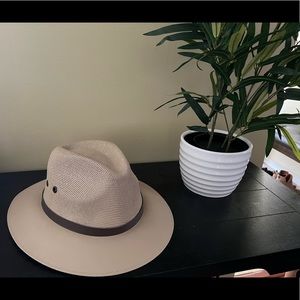 Tombstone L hat, only worn once!